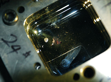 <a href='http://m.pdsslfxx.com/product/3.htm' class='text_a'>模具激光焊機(jī)</a>修復(fù)鏡面模具效果